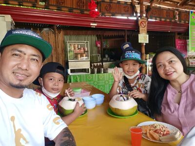 Ven Villacarlos with her husband and two children. Photo: Ms Villacarlos