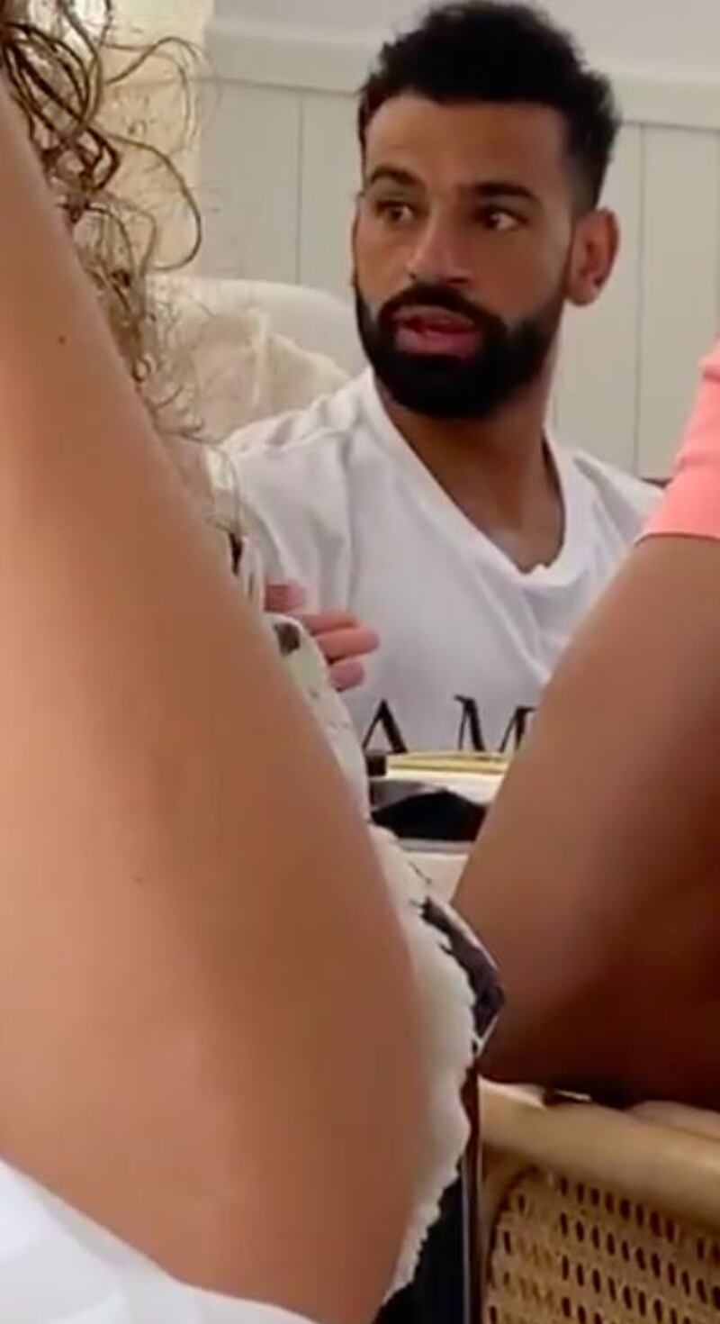 And Mo Salah has been spotted in Dubai this week, seen here at Brunch and Cake in Jumeirah 1, sporting an impeccable beard line, and a 'do that's short on the sides, but has volume up top. Twitter / saraalboom