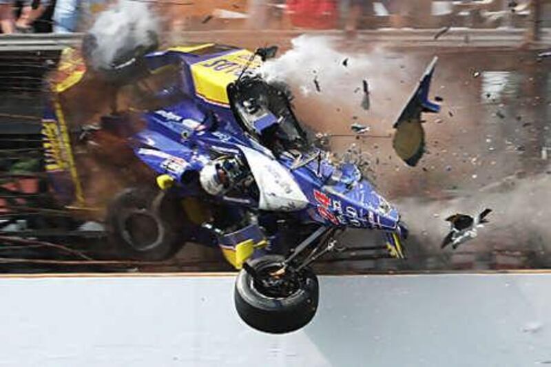 Mike Conway crashes into the fencing in the third turn during the last lap of the Indianapolis 500 on Sunday. The Englishman suffered a broken left leg as a result of the accident. The Scottish driver Dario Franchitti took the victory, his second at Indianapolis.