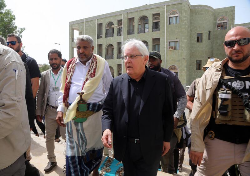 UN Special Envoy for Yemen Martin Griffiths (C) arrives for a meeting with Huthi-appointed local officials in the embattled Yemeni Red Sea port city of Hodeida on January 29, 2019.  / AFP / ABDO HYDER
