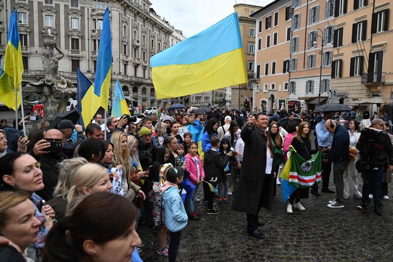 Ukrainians in Rome celebrate their President's arrival. AFP