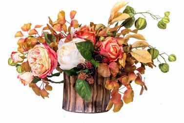 Introduce autumnal hues into your floral arrangements for a festive feel. Courtesy Maison Des Fleurs