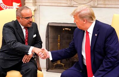 epa07847596 US President Donald J. Trump (R) shakes hands with His Royal Highness Prince Salman bin Hamad Al-Khalifa, Crown Prince, Deputy Supreme Commander, and First Deputy Prime Minister of the Kingdom of Bahrain at the White House, in Washington, DC, USA, 16 September 2019.  EPA/Chris Kleponis / POOL
