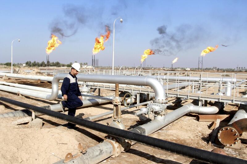 FILE PHOTO: A worker walks at Nahr Bin Umar oil field, north of Basra, Iraq December 21, 2015.  REUTERS/Essam Al-Sudani/File Photo