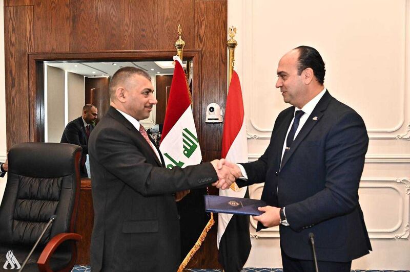 Head of the Iraqi Commission for Integrity, Judge Haider Hanoun, meets Egypt's Minister of Justice Omar Marwan in Cairo and hands him a list of 'wanted persons' accused of corruption. Photo: Iraqi Commission for Integrity