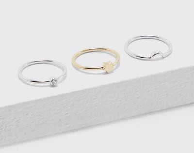 Fossil set of three casual rings. Namshi