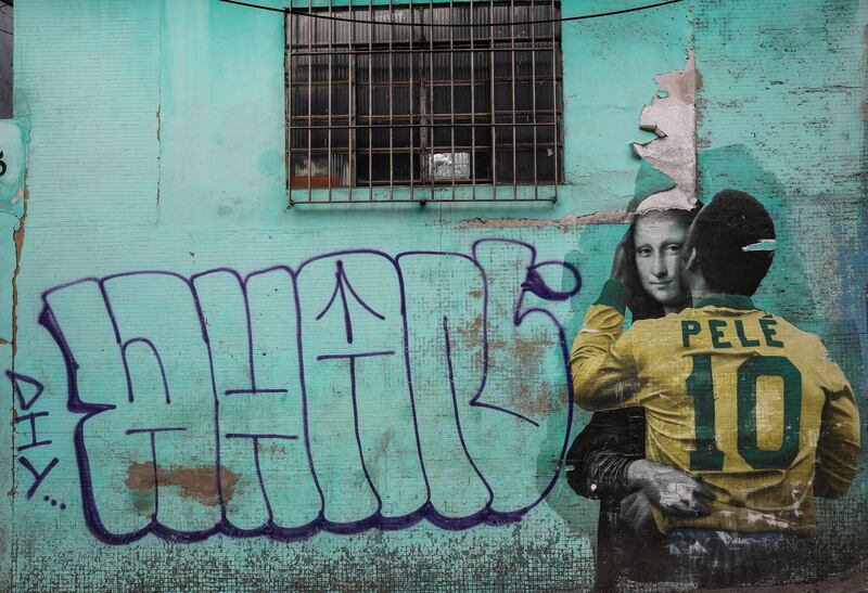 A general view of a street work of art by Luis Bueno, known as BuenoCaos, that depicts football player Pelé hugging Mona Lisa as a tribute to the player during his 80th birthday in Sao Paulo, Brazil. Getty Images