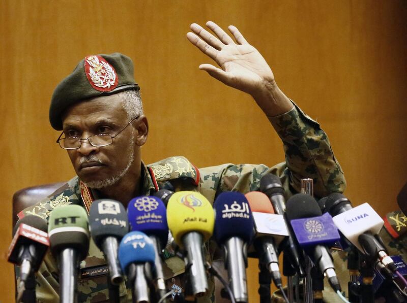 Lieutenant General Omar Zain al-Abdin, the head of the new Sudanese military council's political committee, addresses a press conference on April 12, 2019 in the capital Khartoum, one day after Sudan's army ousted the Arab-African country's veteran president Omar al-Bashir. Sudan's military council pledgeed talks with 'all political entities' and vowed the new governtment will be 'civilian', adding that it will allow no security breaches. / AFP / ASHRAF SHAZLY
