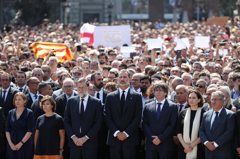 King Felipe of Spain and Prime Minister Mariano Rajoy observe a minute of silence in Placa de Catalunya, a day after a van crashed into pedestrians at Las Ramblas in Barcelona, Spain August 18, 2017. REUTERS/Sergio Perez