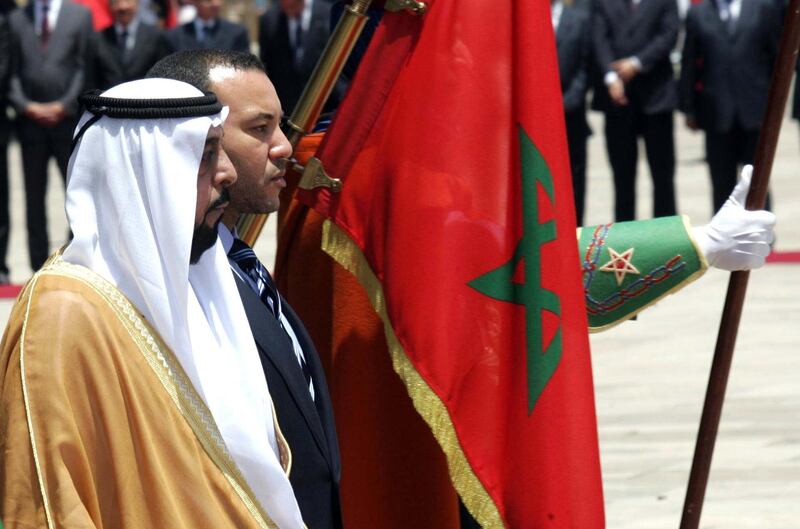 President of the United Arab Emirates, Sheikh Khalifa Ben Zayed Al Nahyane (L) stands with  King Mohammed VI of Morocco during the welcoming ceremony upon his arrival at Casablanca Royal Palace, 23 July 2006, before meeting for talks. AFP   PHOTO    ABDELHAK    SENNA (Photo by ABDELHAK SENNA / AFP)