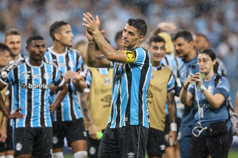 Luis Suarez applauds Gremio fans after the match. Getty Images