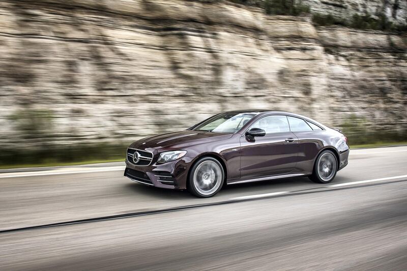 Mercedes-AMG E 53 4MATIC+ Coupe, rubellitrot, Leder zweifarbig - schwarz/classicrot;Kraftstoffverbrauch kombiniert: 8,7 l/100 km; CO2-Emissionen kombiniert: 200 g/km*

Mercedes-AMG E 53 4MATIC+ Coupe, rubellite red, AMG nappa leather, two-tone - black/classic red;Fuel consumption combined: 8.7 l/100 km; combined CO2 emissions: 200 g/km*