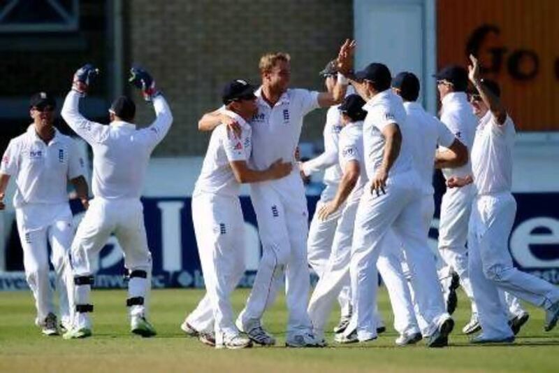 Stuart Broad and teammates celebrate the key dismissal of Shivnerine Chanderpaul.