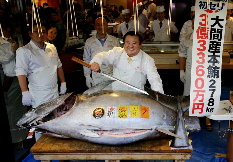 Kiyomura Co's President Kiyoshi Kimura prepares to cut his 278kg bluefin tuna. Reuters