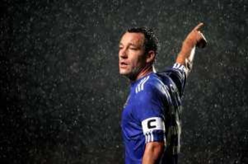 LONDON, ENGLAND - SEPTEMBER 15:  John Terry of Chelsea directs his defence during the UEFA Champions League Group D match between Chelsea and FC Porto at Stamford Bridge on September 15, 2009 in London, England.  (Photo by Phil Cole/Getty Images) *** Local Caption ***  GYI0058360021.jpg