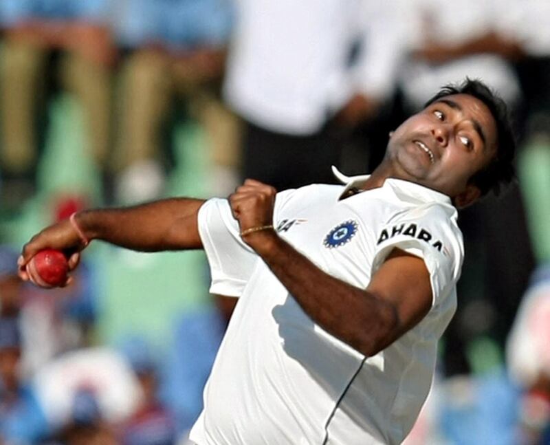 Indian cricketer Amit Mishra bowls a delivery during the third day of the second Test match between India and Australia at the Punjab Cricket Association (PCA) Stadium in Mohali on October 19, 2008. India were 100 without loss in their second innings at the end of play on the third day of the second Test against Australia, who were bowled out for 268 in reply to India's 469 all out. AFP PHOTO/ MANAN VATSYAYANA *** Local Caption ***  516934-01-08.jpg *** Local Caption ***  516934-01-08.jpg