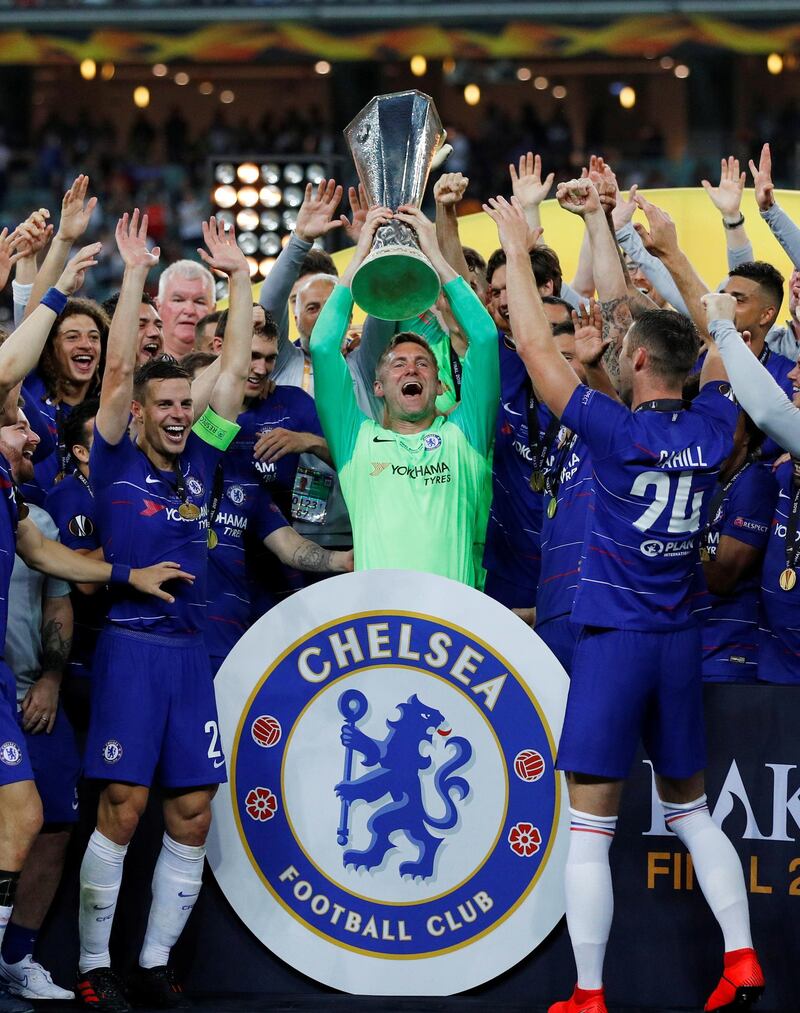 Chelsea's Robert Green lifts the trophy as he celebrates winning the Europa League with team mates. REUTERS