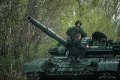 Ukrainian soldiers pictured on a tank near Lyman, eastern Ukraine. (Photo by Yasuyoshi CHIBA  /  AFP)