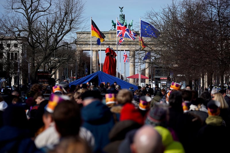 People gather at Brandenburg Gate to see the royal welcome ceremony. Reuters
