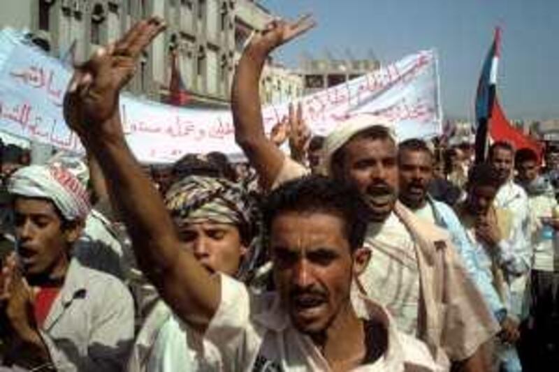 Yemeni men shout slogans during a demonstration against the unrest that erupted in recent months in the impoverished south, in the city of Radfan, 320 kms south of Sanaa, on September 30, 2009. Tensions flared up across southern Yemen, where separatist sentiments run deep, as four protestors were wounded in clashes with the police, witnesses and local officials said. AFP PHOTO/STR