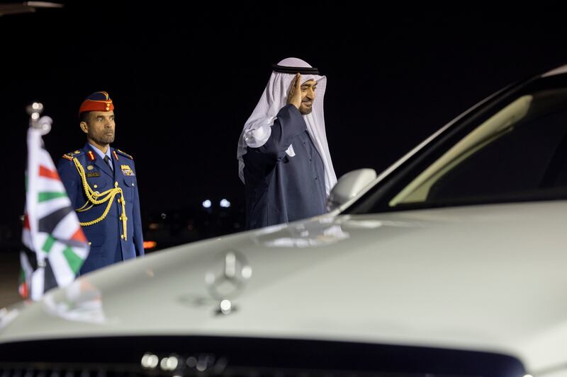 President Sheikh Mohamed bids farewell to King Abdullah after receiving him at Al Bateen Airport