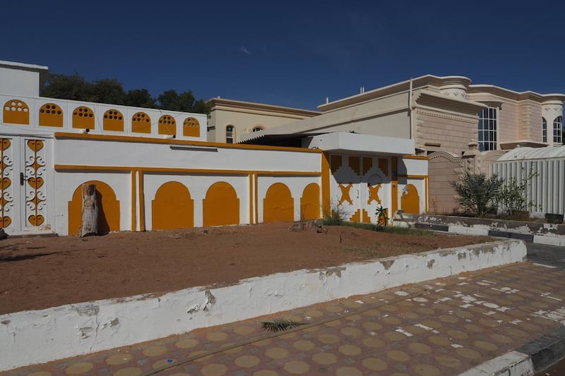 An example of one of the homes originally built in the 1970s in the Shabiyat Al Maqam area in Al Ain next to a modern villa. Delores Johnson / The National