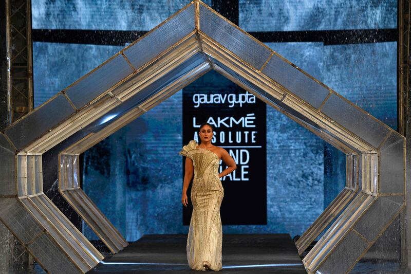 Bollywood actress Kareena Kapoor Khan presents a creation by Indian designer Gaurav Gupta during the Lakme Absolute Grand Finale fashion show in Mumbai on October 10, 2021.  (Photo by INDRANIL MUKHERJEE  /  AFP)  /  -- IMAGE RESTRICTED TO EDITORIAL USE - STRICTLY NO COMMERCIAL USE --