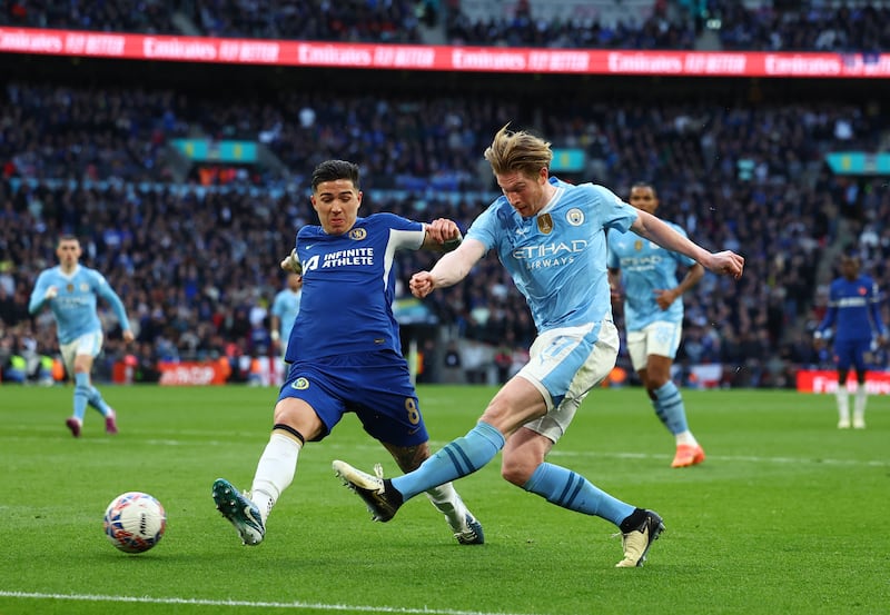 Manchester City's Kevin De Bruyne is closed down by Enzo Fernandez of Chelsea. Reuters 