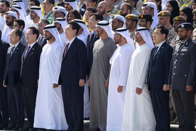 Sheikh Mohamed with Mr Yoon and other senior officials including Sheikh Hamdan bin Zayed, Ruler’s Representative in Al Dhafra Region. Presidential Court 