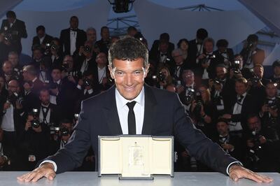 CANNES, FRANCE - MAY 25: Antonio Banderas, winner of the Best Actor award for "Dolor Y Gloria", poses at the winner photocall during the 72nd annual Cannes Film Festival on May 25, 2019 in Cannes, France. (Photo by Pascal Le Segretain/Getty Images)