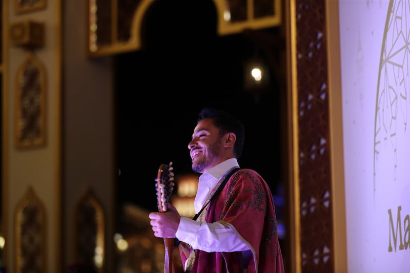 The majlis hosts traditional entertainment such as live music.