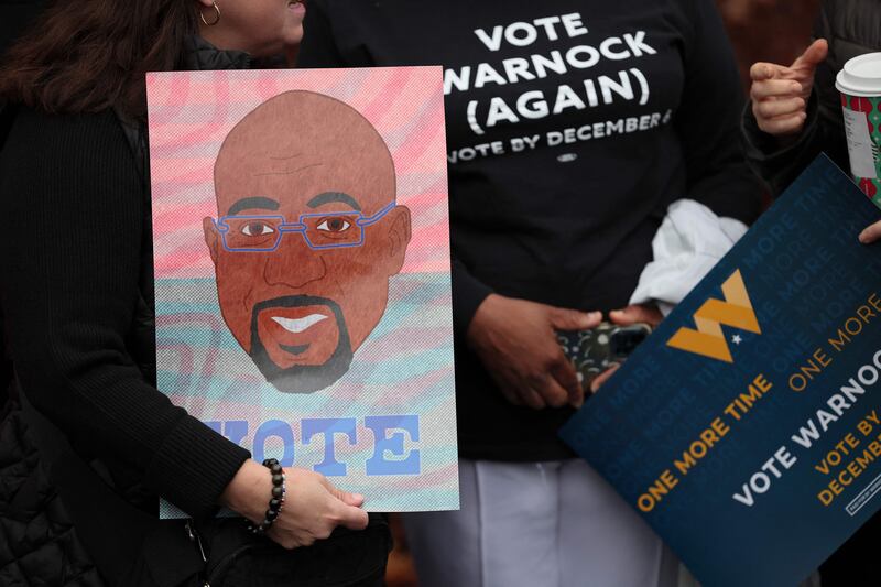 Supporters turned up on a rainy Tuesday to back Georgia Democratic candidate Raphael Warnock. Getty / AFP