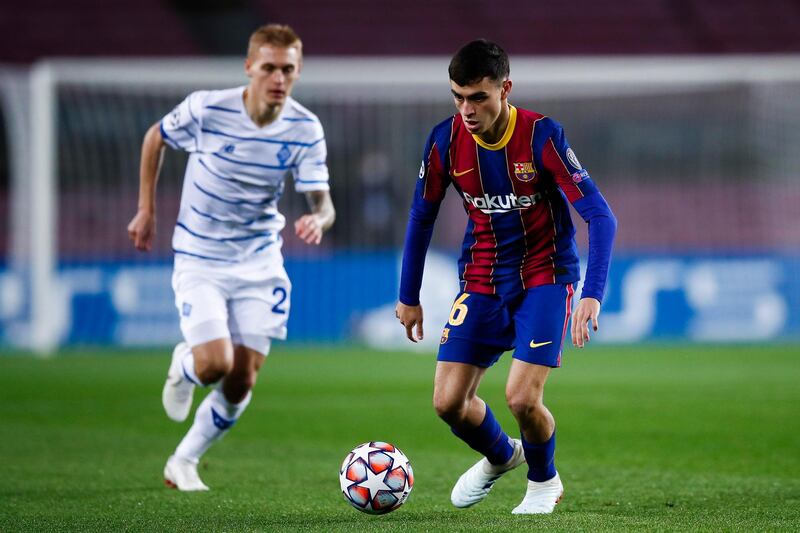 BARCELONA, SPAIN - NOVEMBER 04: Pedro 'Pedri' Gonzalez  of FC Barcelona runs with the ball during the UEFA Champions League Group G stage match between FC Barcelona and Dynamo Kyiv at Camp Nou on November 04, 2020 in Barcelona, Spain. (Photo by Eric Alonso/Getty Images)