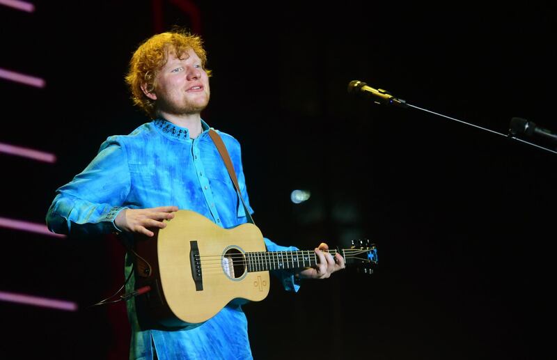 British singer and songwriter Ed Sheeran performs during a concert in Mumbai on November 19, 2017. / AFP PHOTO / STR