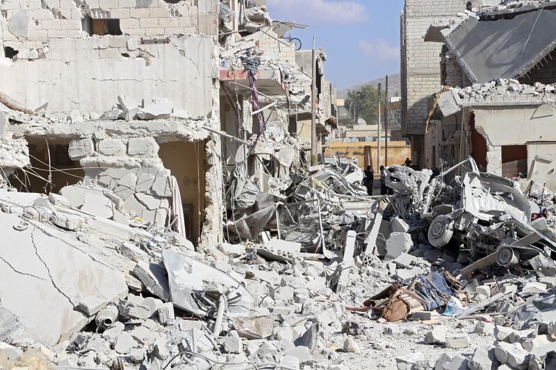 epa06236410 A general view over rubble after an airstrike in Armanaz, a rural area of Idlib Province, northern Syria, 30 September 2017. Local sources stated at least 33 people were killed in an airstrike conducted by yet undetermined forces.  EPA/STR