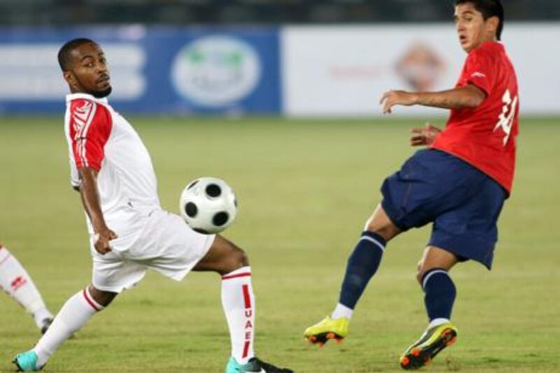 United Arab Emirates' Ismail Matar (L) vies for the ball against Chile's Hernadez Emilio (R) during their friendly football match in Abu Dhabi on October 9, 2010. AFP PHOTO/KARIM SAHIB

