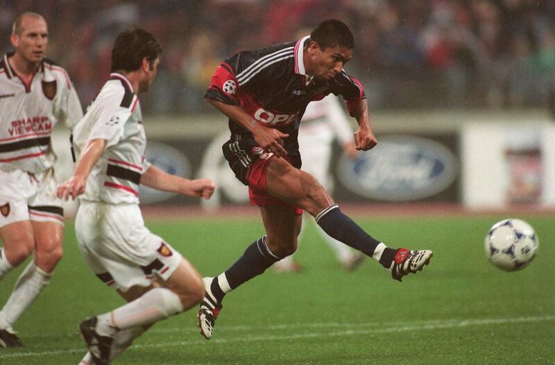 GERMANY - SEPTEMBER 19:  FUSSBALL: CHAMPIONS LEAGUE 98/99 30.09.98, FC BAYERN MUENCHEN - MANCHESTER UNITED 2:2, Jaap STAM, Roy KEANE/MANCHESTER, Giovane ELBER/BAYERN  (Photo by Peter Schatz/Bongarts/Getty Images)