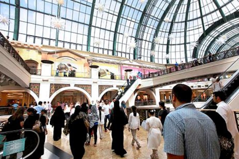 Dubai, United Arab Emirates- August, 10, 2013: Visitors at the Mall of Emirates during the EID holidays in Dubai . ( Satish Kumar / The National ) For Business *** Local Caption ***  SK100-MallofEmirates-05.jpg