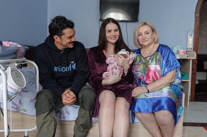 Bloom meets Viktoriia and her mother-in-law at one of the maternity hospitals supported by Unicef. Reuters