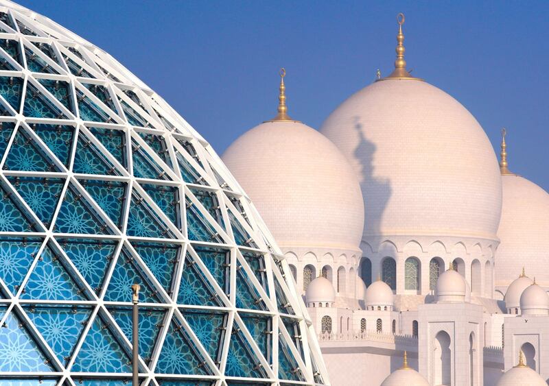 Abu Dhabi, United Arab Emirates, November 2, 2020.    Early morning fog at Abu Dhabi.  The Sheikh Zayed Grand Mosque is engulfed by fog.
Victor Besa/The National
Section:  NA
For:  Standalone/Stock