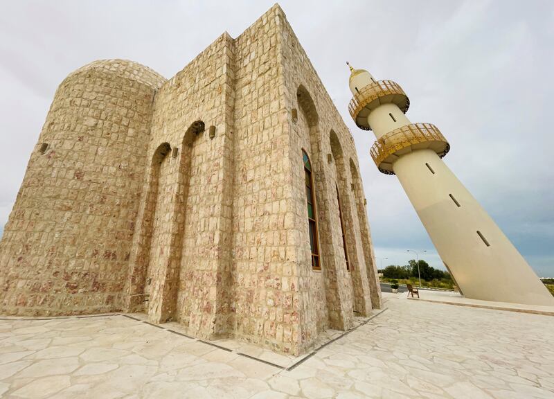 The mosque is next to the Sheikh Faisal bin Qassim Al Thani Museum and Al Samriya Hotel