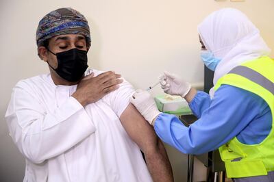 A man receives his first dose of the Pfizer-BioNTech COVID-19 vaccine in the Omani capital Muscat on December 27, 2020. / AFP / MOHAMMED MAHJOUB
