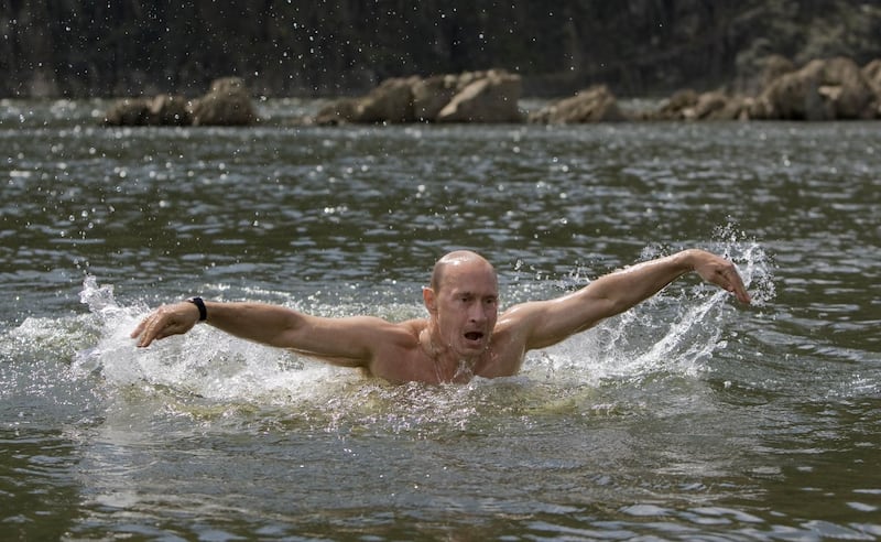 Putin swims the butterfly during his vacation outside the town of Kyzyl in Southern Siberia on August 05, 2009. AFP