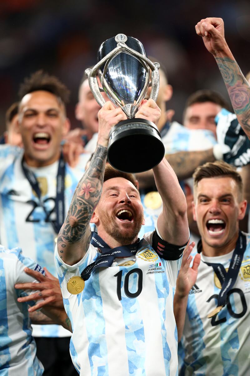  Lionel Messi lifts the Finalissima trophy. Getty