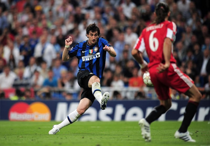 MADRID, SPAIN - MAY 22:  Diego Milito of Inter Milan scores the second goal during the UEFA Champions League Final match between FC Bayern Muenchen and Inter Milan at the Estadio Santiago Bernabeu on May 22, 2010 in Madrid, Spain.  (Photo by Shaun Botterill/Getty Images)