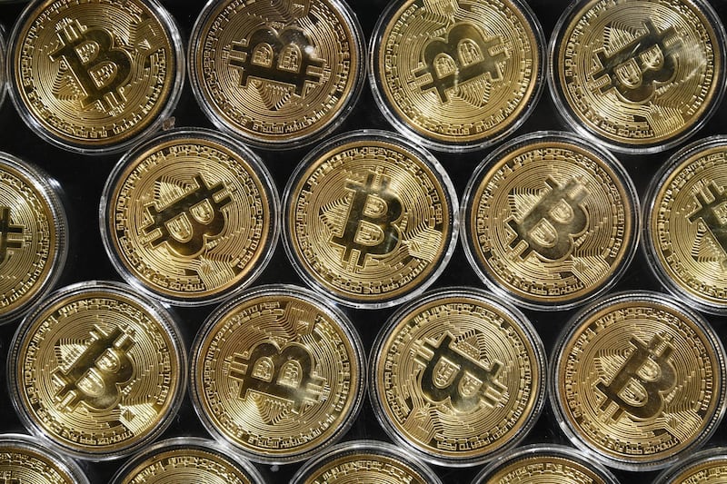 (FILES) File photo taken on September 24, 2020 showing a physical imitation of a Bitcoin at a crypto currency "Bitcoin Change" shop, near the Grand Bazaar, in Istanbul. - The market of crypto currency in Argentina, even if small, grows by leaps and bounds launched by economic difficulties, the shortage of dollars and the high inflation, which average surpassed 45% since February, 2021. (Photo by Ozan KOSE / AFP)