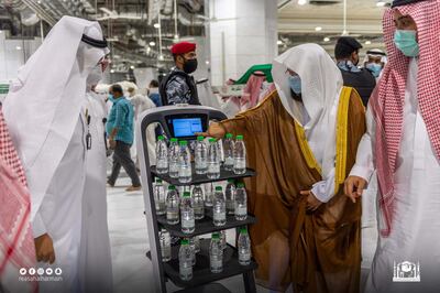 General President of the Affairs of the Grand Mosque and the Prophet’s Mosque Abdul-Rahman Al-Sudais with robots serving Zamzam water bottles at the Grand Mosque in Makkah on Saturday. SPA