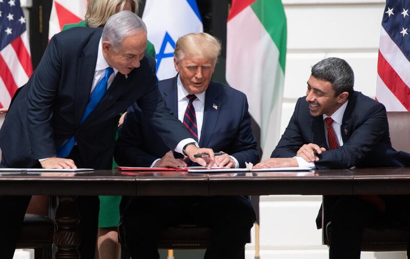 Israeli Prime Minister Benjamin Netanyahu(L), US President Donald Trump, and UAE Foreign Minister Abdullah bin Zayed Al-Nahyan(R)smile as they participate in the signing of the Abraham Accords where the countries of Bahrain and the United Arab Emirates recognize Israel, at the White House in Washington, DC, September 15, 2020. Israeli Prime Minister Benjamin Netanyahu and the foreign ministers of Bahrain and the United Arab Emirates arrived September 15, 2020 at the White House to sign historic accords normalizing ties between the Jewish and Arab states. / AFP / SAUL LOEB
