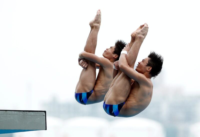 epa02827885 Qiu Bo and Huo Liang of China in action during the men's ten-metre synchro platform preliminaries during the FINA Swimming World Championships in Shanghai, China on 17 July 2011.  EPA/PATRICK B. KRAEMER *** Local Caption ***  02827885.jpg