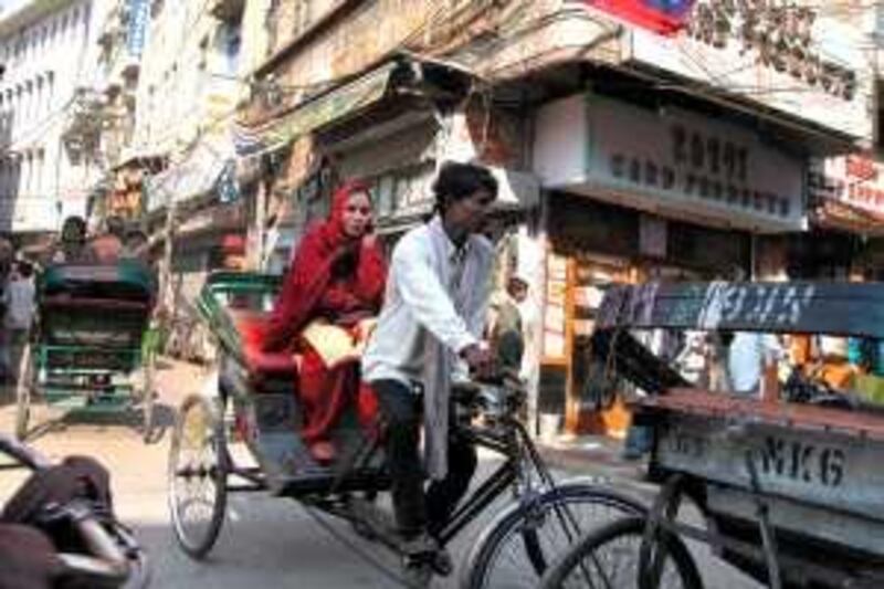 Mandatory Credit: Photo by James McCauley / Rex Features ( 642890d )

Woman on mobile in rickshaw, Delhi, India

India



